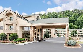 Quality Inn & Suites At Dollywood Lane